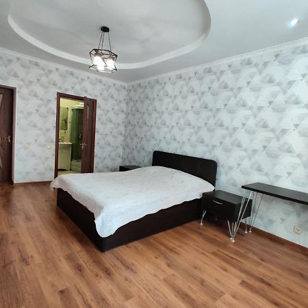 Комната В 4Х Комнатной Квартире Almaty Exterior photo